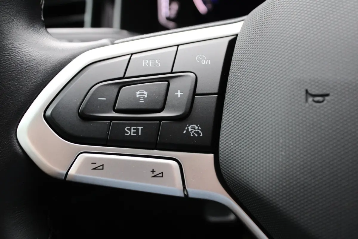 1.0 TSI 116 PK | R LINE | PANO | CARPLAY | LED | ACC | NAVIGATIE | PDC | VOL OPTIES!
