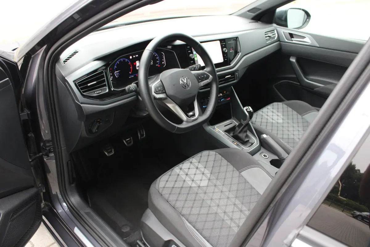 1.0 TSI 116 PK | R LINE | PANO | CARPLAY | LED | ACC | NAVIGATIE | PDC | VOL OPTIES!