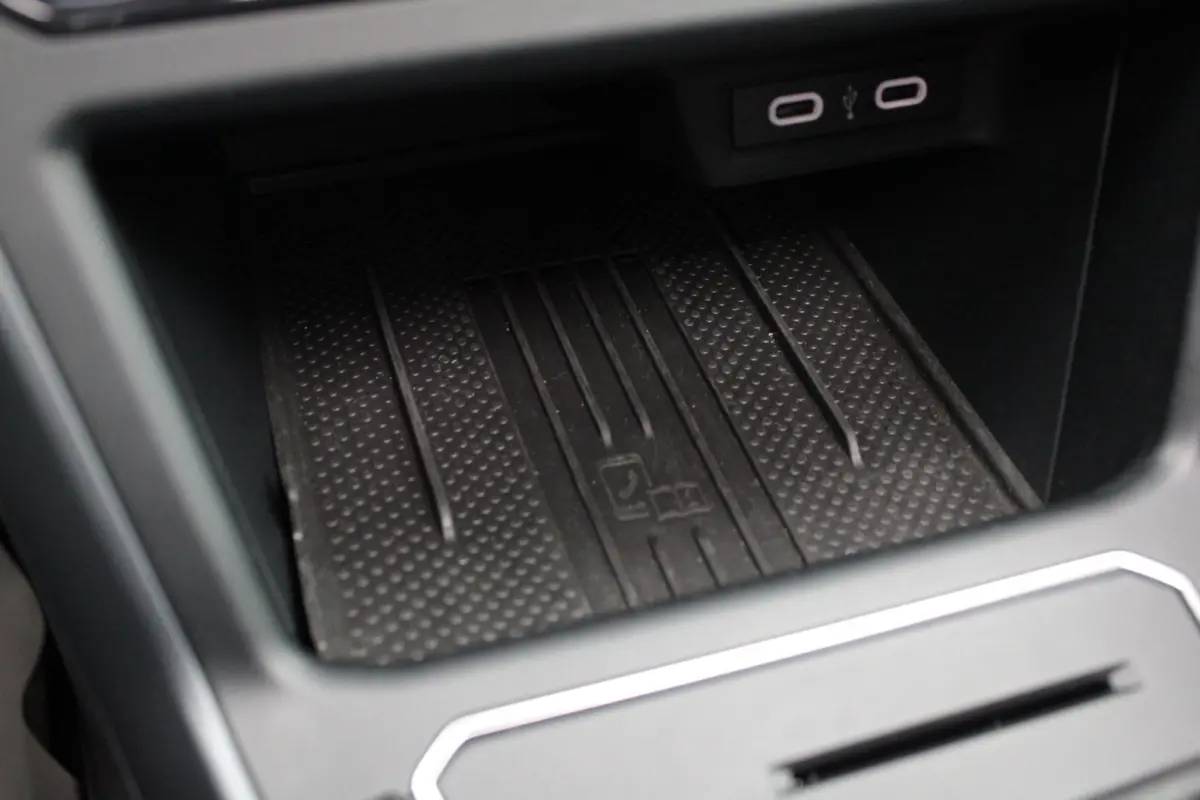 1.0 TSI 116 PK | R LINE | PANO | CARPLAY | LED | ACC | NAVIGATIE | PDC | VOL OPTIES!