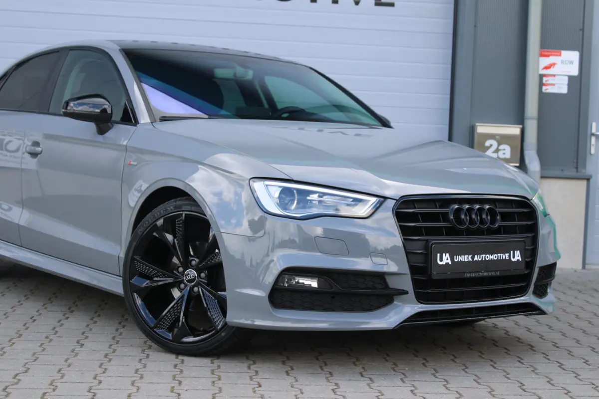 1.4 TFSI Ambiente Pro Line S | S-LINE | NARDOGRIJS | S-TRONIC | B & O | 19" BLACK | BLACK OPTIK | ZÉÉR DIK!