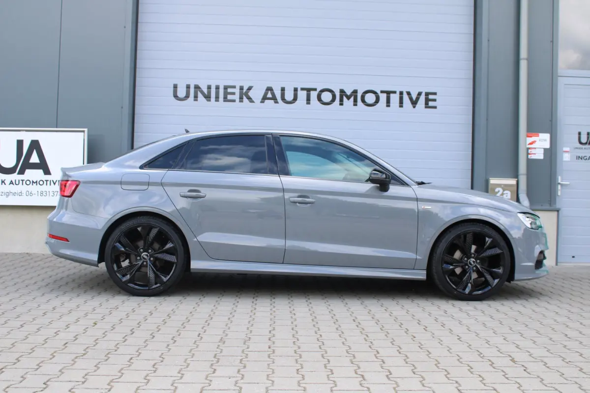 1.4 TFSI Ambiente Pro Line S | S-LINE | NARDOGRIJS | S-TRONIC | B & O | 19" BLACK | BLACK OPTIK | ZÉÉR DIK!