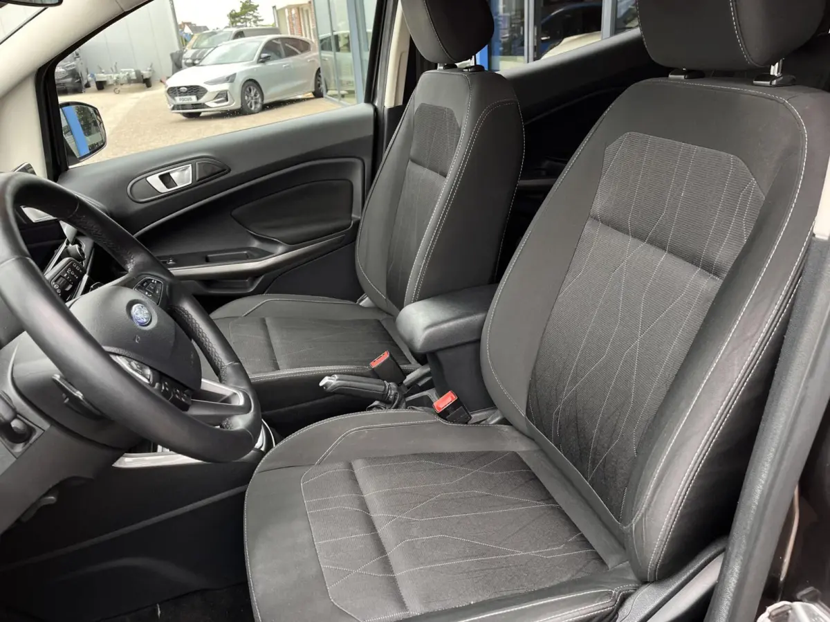 1.0 EcoBoost Titanium 125PK Automaat Winterpack Navi Parkeersensoren Climate Cruise Control Privacy Glass *Dealer Onderhouden*