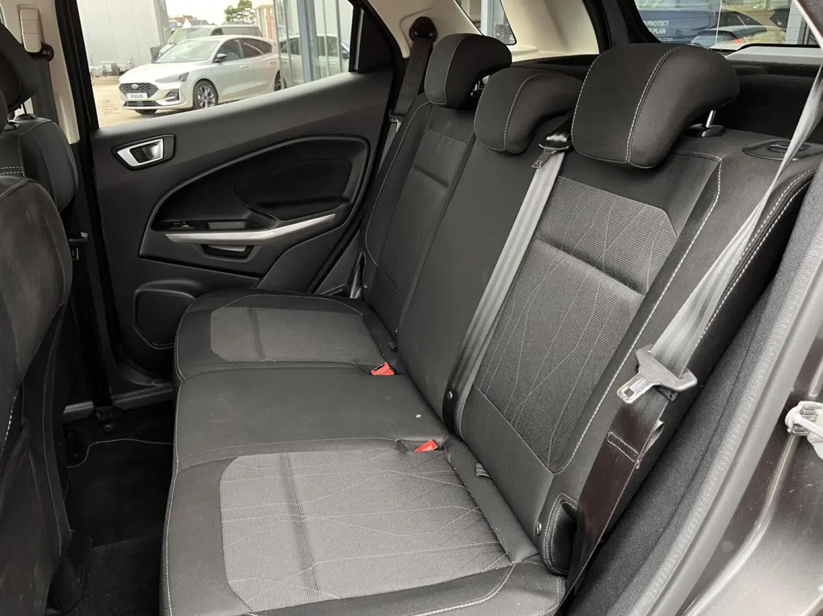 1.0 EcoBoost Titanium 125PK Automaat Winterpack Navi Parkeersensoren Climate Cruise Control Privacy Glass *Dealer Onderhouden*
