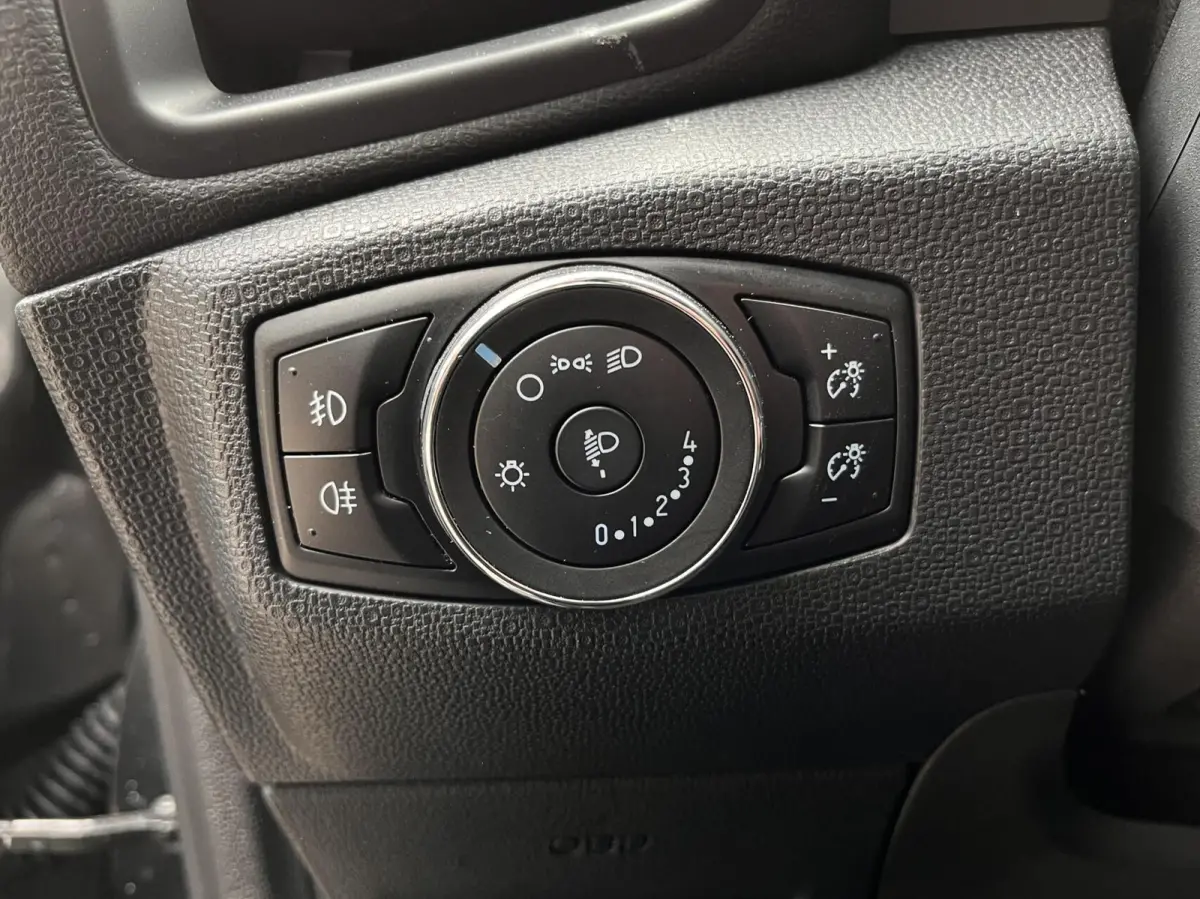 1.0 EcoBoost Titanium 125PK Automaat Winterpack Navi Parkeersensoren Climate Cruise Control Privacy Glass *Dealer Onderhouden*
