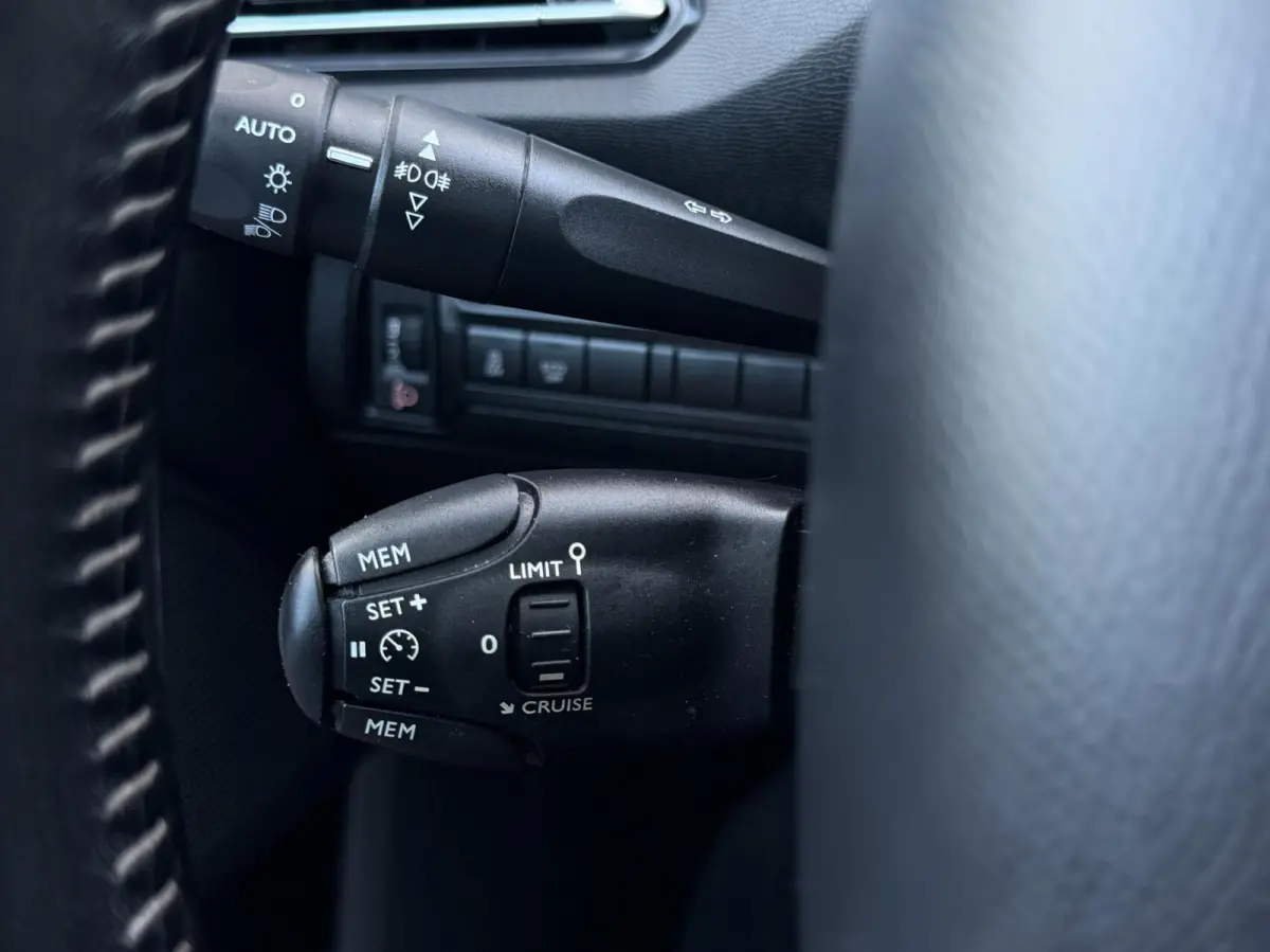 1.2 PureTech Style Panoramadak - Led - Navi - Cruise - Clima