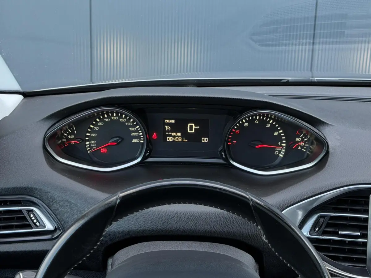 1.2 PureTech Style Panoramadak - Led - Navi - Cruise - Clima