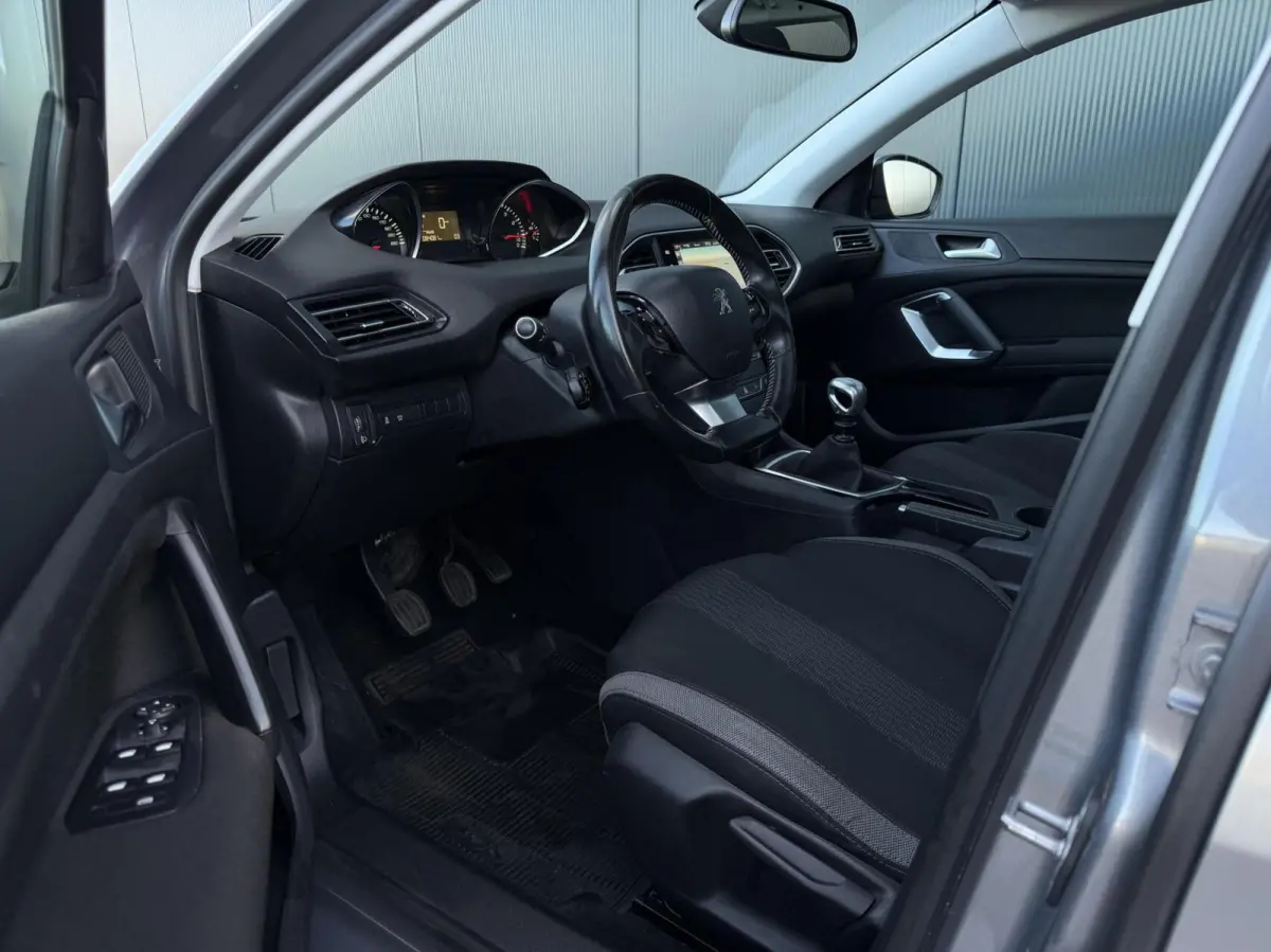 1.2 PureTech Style Panoramadak - Led - Navi - Cruise - Clima