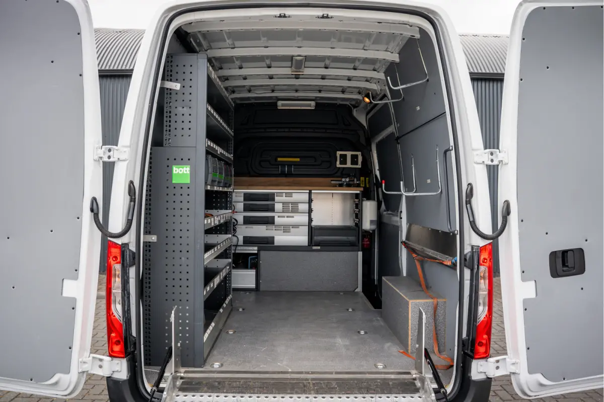 311 CDI RWD L2H2 | Volledig Ingericht | Mbux | Camera | Climatronic