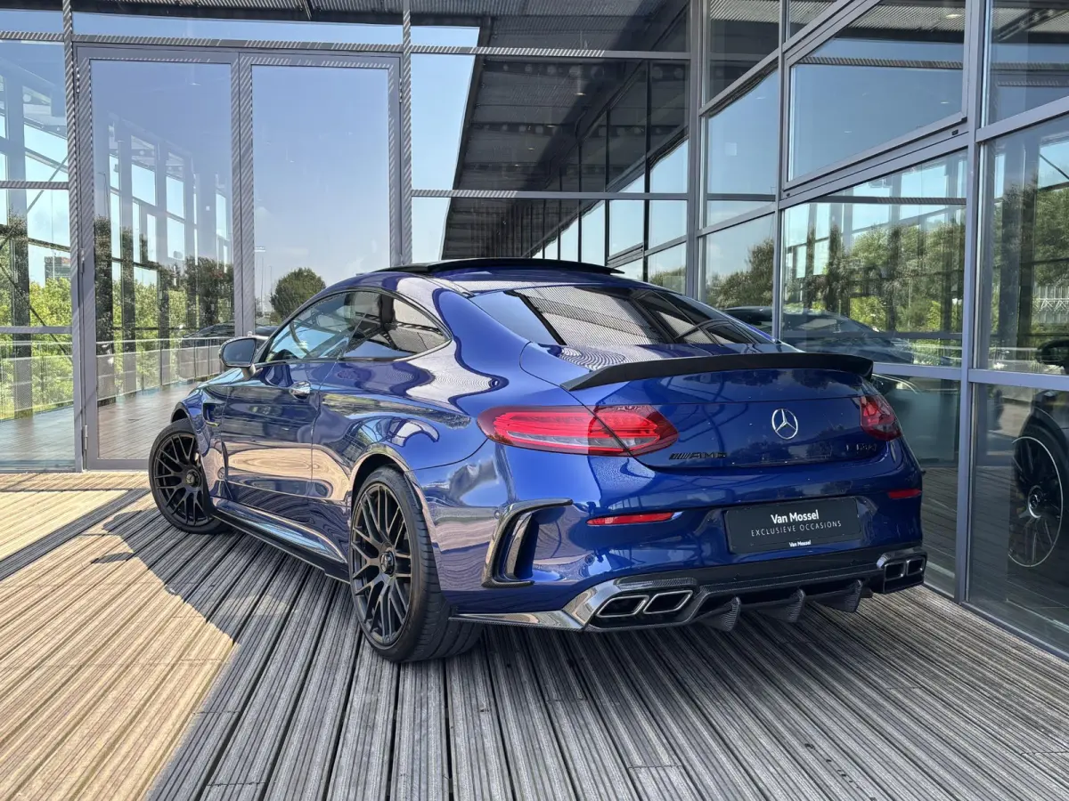 AMG 63 S | KERAMISCH | BURMESTER | AMG PERFORMANCE UITLAAT | PANORAMA/SCHUIF-KANTELDAK | AMG PERFORMANCE STOELEN | AMG DRIVERS PACKAGE |