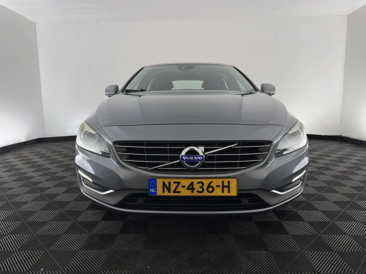 2.4 D6 Twin Engine R-Design Aut. *LEATHER | XENON | MEMORY-PACK | HEATED-COMFORTSEATS | NAVI-FULLMAP | ECC | PDC | CRUISE | 17''ALU*