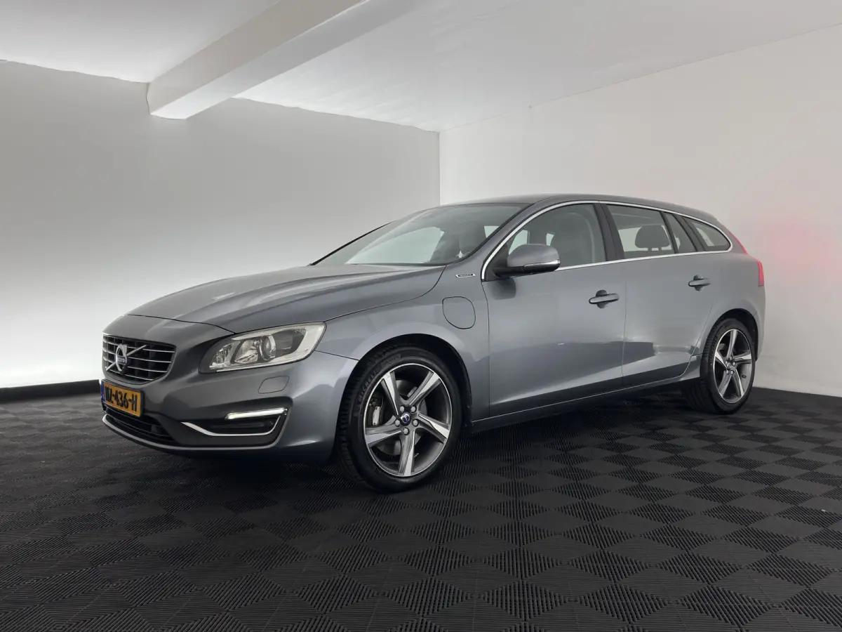 2.4 D6 Twin Engine R-Design Aut. *LEATHER | XENON | MEMORY-PACK | HEATED-COMFORTSEATS | NAVI-FULLMAP | ECC | PDC | CRUISE | 17''ALU*