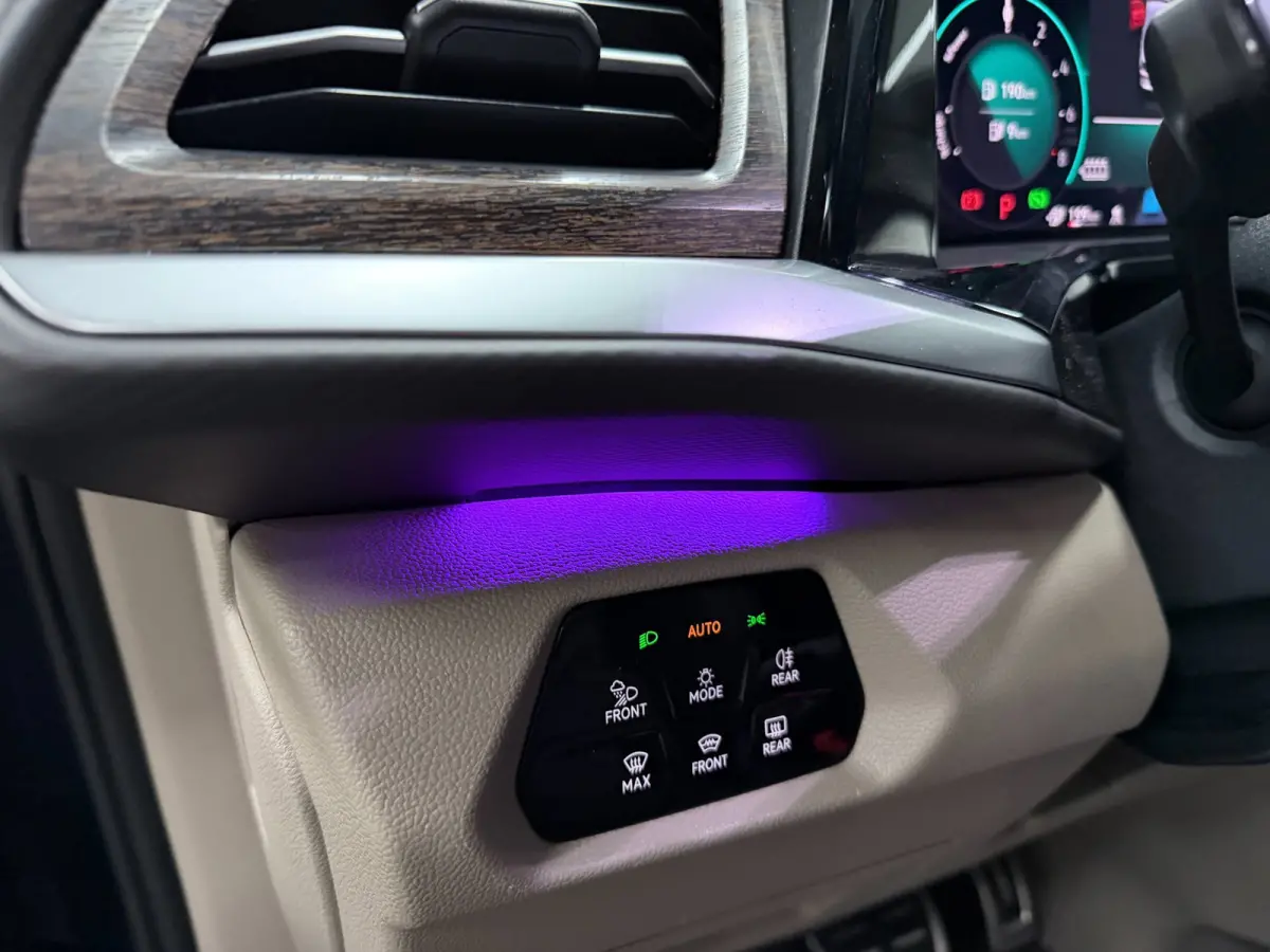 1.4 eHybrid Energetic 7P SOH-96%/PANO/NAVI/H-KARDON/H-UP/LEDER/STOEL-M+MASSAGE+KOELING///