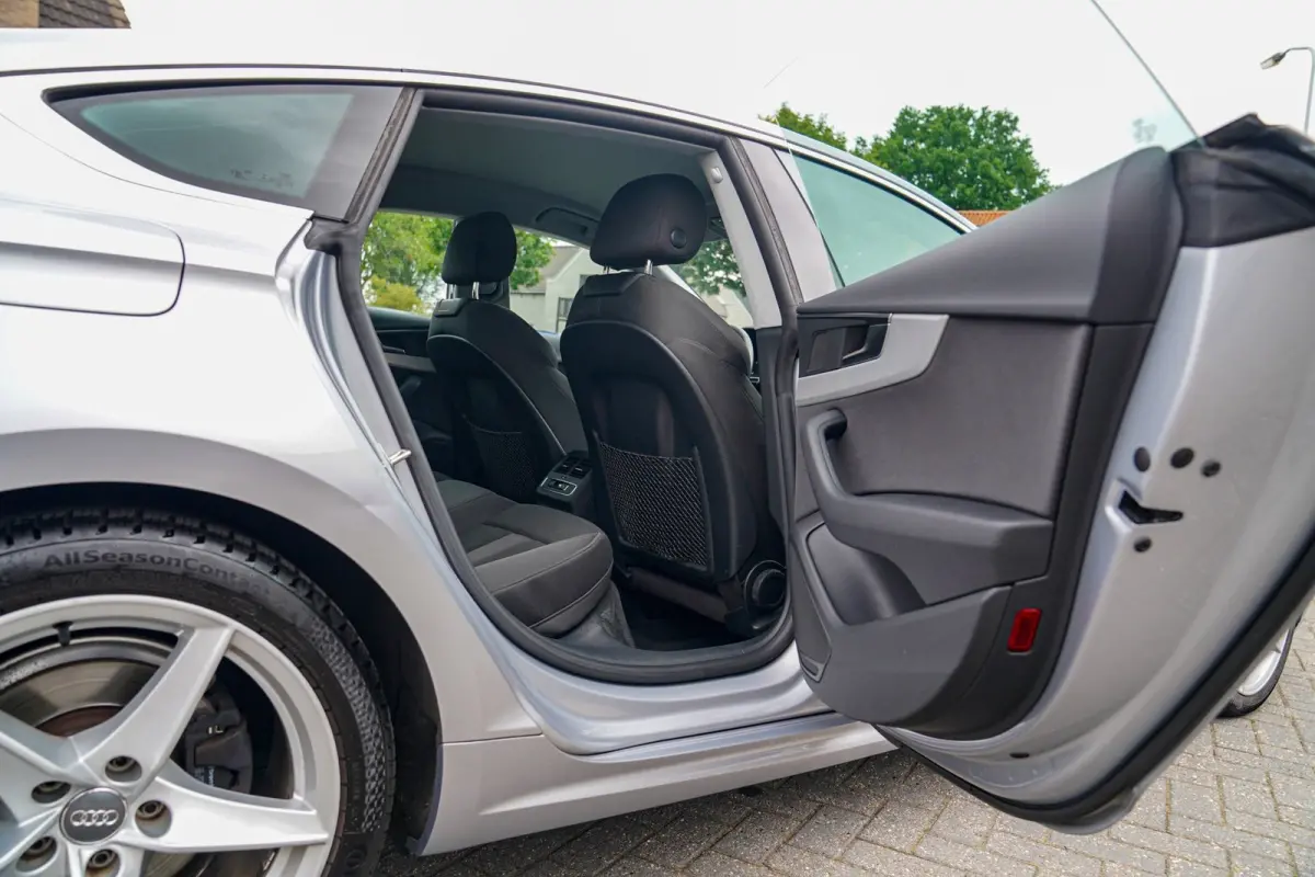 2.0 TFSI MHEV Sport | Navigatie | Elektrisch bedienbare achterklep | Multifunctioneel stuurwiel | Cruise control
