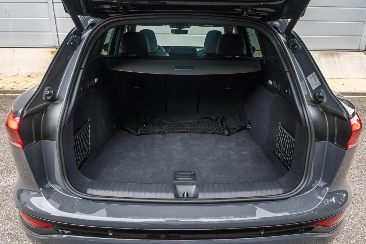 388pk S Edition Quattro 100 kWh | Panoramadak | Luchtvering | Trekhaak | Topview | Sportstoel Plus | Bijrijdersscherm | Stuur- / Stoelverwarming
