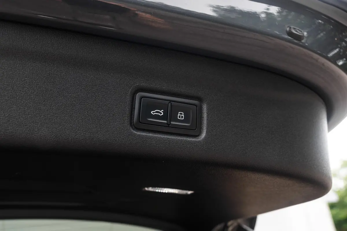 388pk S Edition Quattro 100 kWh | Panoramadak | Luchtvering | Trekhaak | Topview | Sportstoel Plus | Bijrijdersscherm | Stuur- / Stoelverwarming