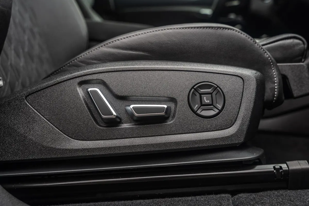 388pk S Edition Quattro 100 kWh | Panoramadak | Luchtvering | Trekhaak | Topview | Sportstoel Plus | Bijrijdersscherm | Stuur- / Stoelverwarming