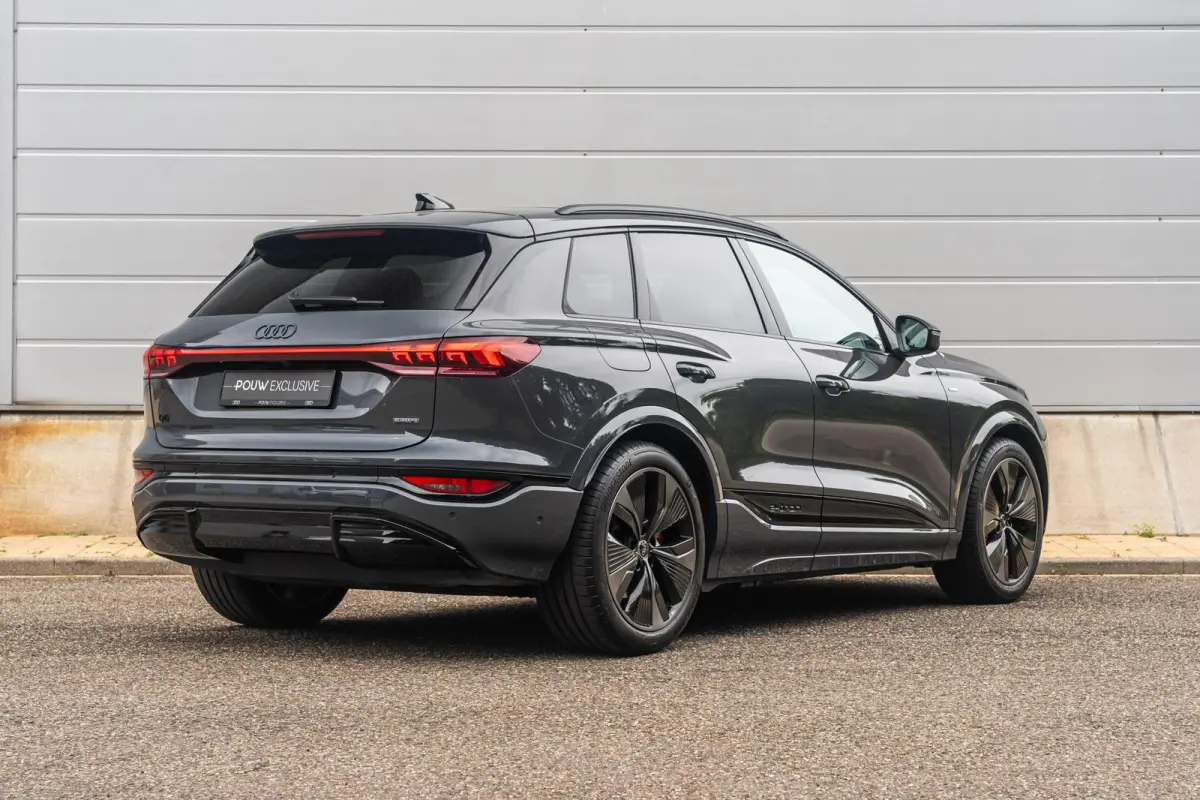 388pk S Edition Quattro 100 kWh | Panoramadak | Luchtvering | Trekhaak | Topview | Sportstoel Plus | Bijrijdersscherm | Stuur- / Stoelverwarming