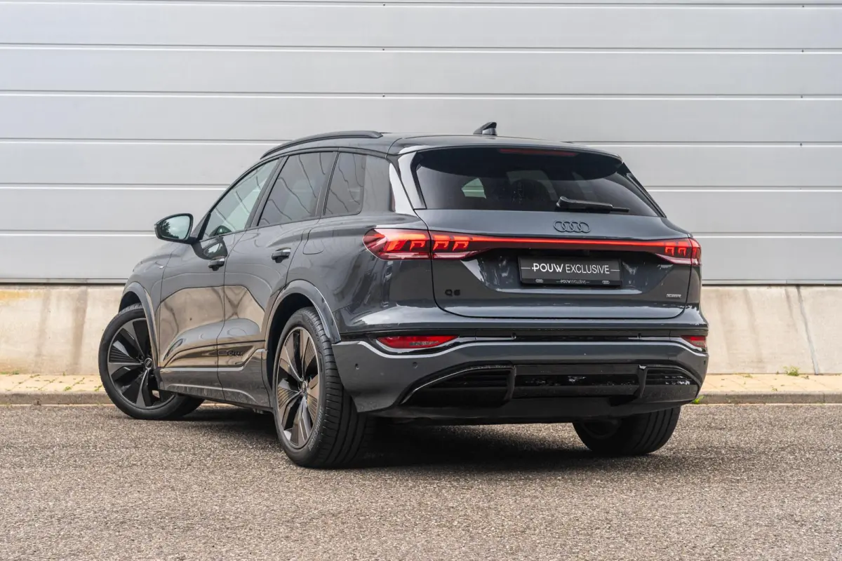 388pk S Edition Quattro 100 kWh | Panoramadak | Luchtvering | Trekhaak | Topview | Sportstoel Plus | Bijrijdersscherm | Stuur- / Stoelverwarming