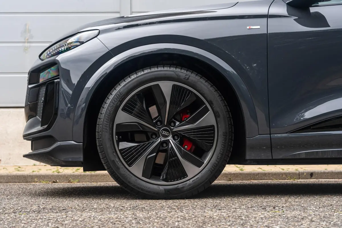 388pk S Edition Quattro 100 kWh | Panoramadak | Luchtvering | Trekhaak | Topview | Sportstoel Plus | Bijrijdersscherm | Stuur- / Stoelverwarming