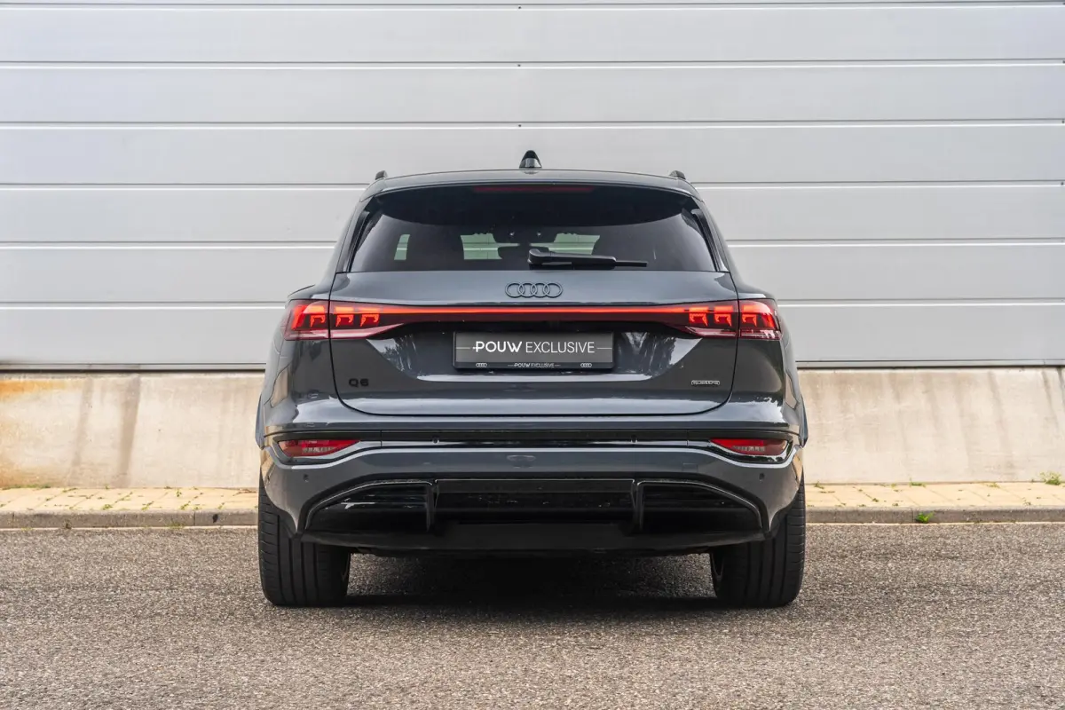 388pk S Edition Quattro 100 kWh | Panoramadak | Luchtvering | Trekhaak | Topview | Sportstoel Plus | Bijrijdersscherm | Stuur- / Stoelverwarming