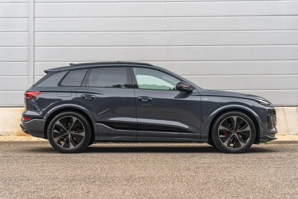 388pk S Edition Quattro 100 kWh | Panoramadak | Luchtvering | Trekhaak | Topview | Sportstoel Plus | Bijrijdersscherm | Stuur- / Stoelverwarming