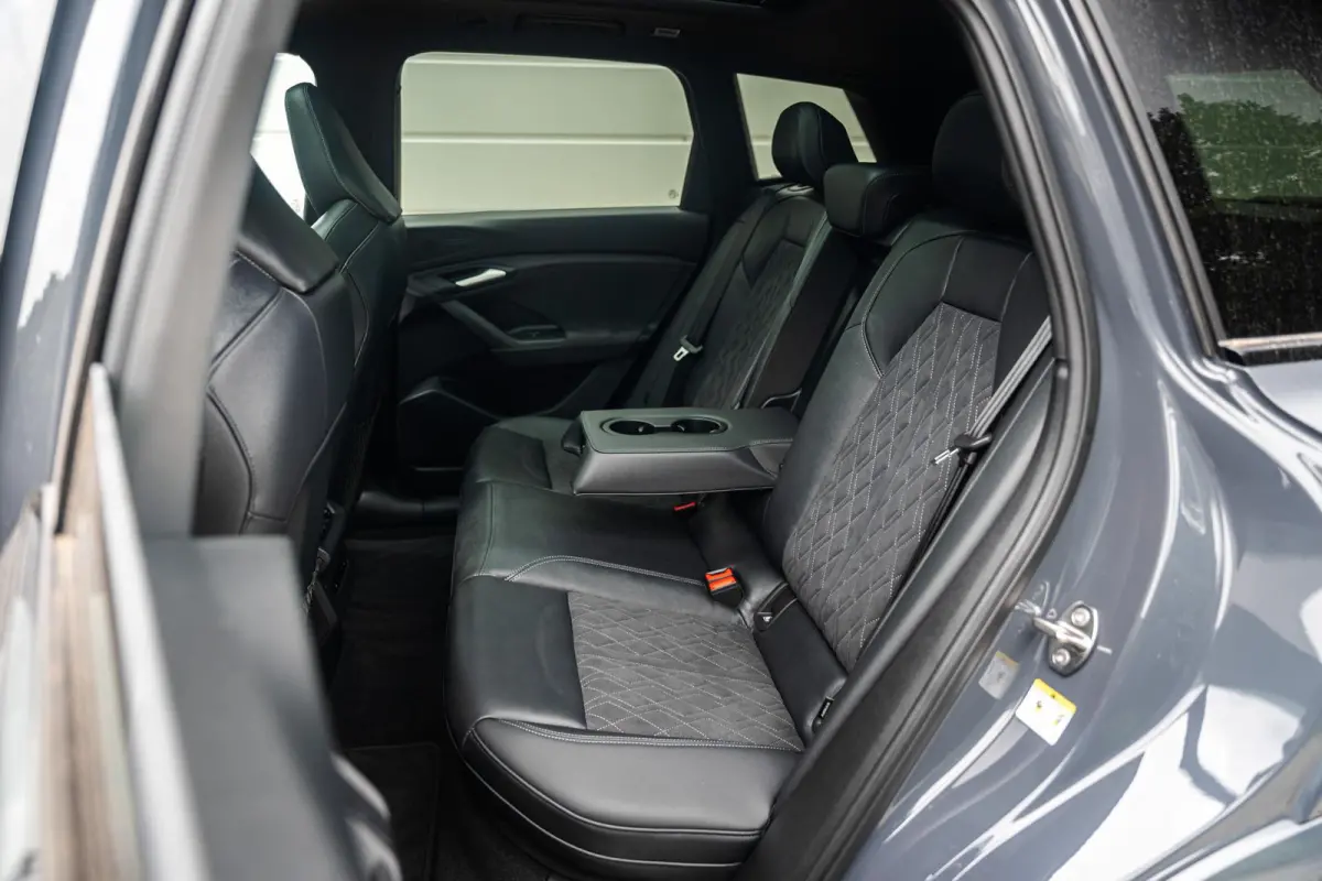 388pk S Edition Quattro 100 kWh | Panoramadak | Luchtvering | Trekhaak | Topview | Sportstoel Plus | Bijrijdersscherm | Stuur- / Stoelverwarming