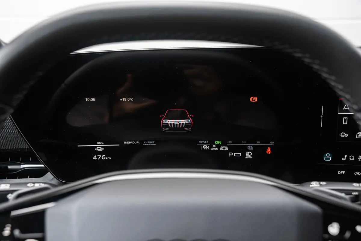 388pk S Edition Quattro 100 kWh | Panoramadak | Luchtvering | Trekhaak | Topview | Sportstoel Plus | Bijrijdersscherm | Stuur- / Stoelverwarming
