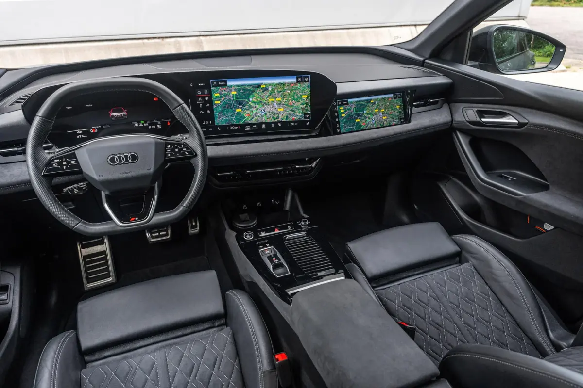 388pk S Edition Quattro 100 kWh | Panoramadak | Luchtvering | Trekhaak | Topview | Sportstoel Plus | Bijrijdersscherm | Stuur- / Stoelverwarming