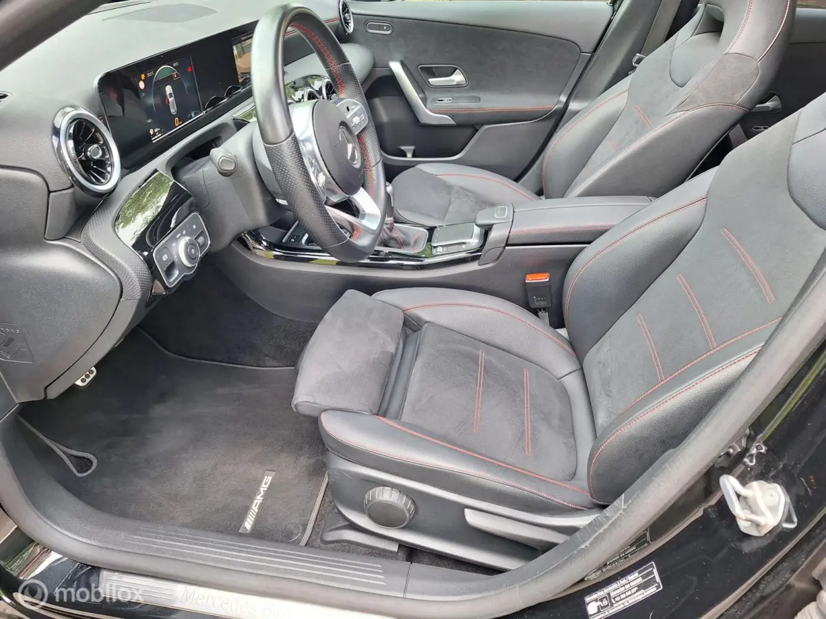 200 AMG Line NL-Auto ! BTW-Auto ! Panoramadak, 19" LM-velgen, Cruise-Control, Climate-Control, Led, Verwarmde voorstoelen.