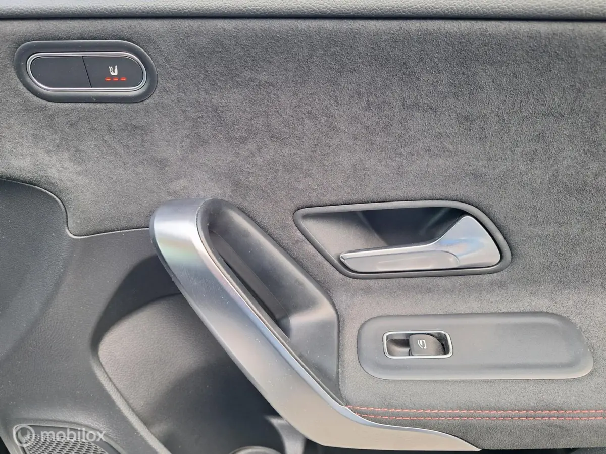 200 AMG Line NL-Auto ! BTW-Auto ! Panoramadak, 19" LM-velgen, Cruise-Control, Climate-Control, Led, Verwarmde voorstoelen.