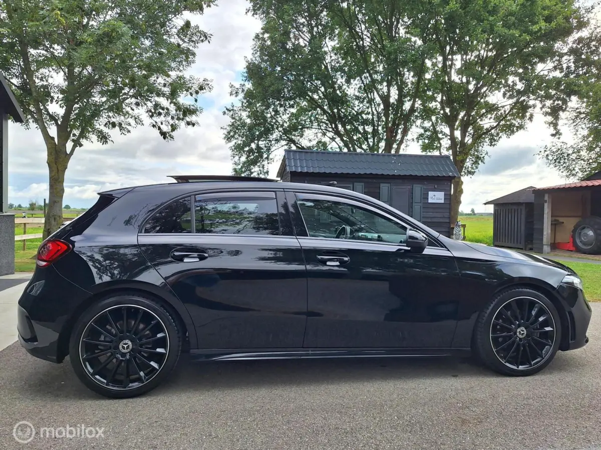 200 AMG Line NL-Auto ! BTW-Auto ! Panoramadak, 19" LM-velgen, Cruise-Control, Climate-Control, Led, Verwarmde voorstoelen.
