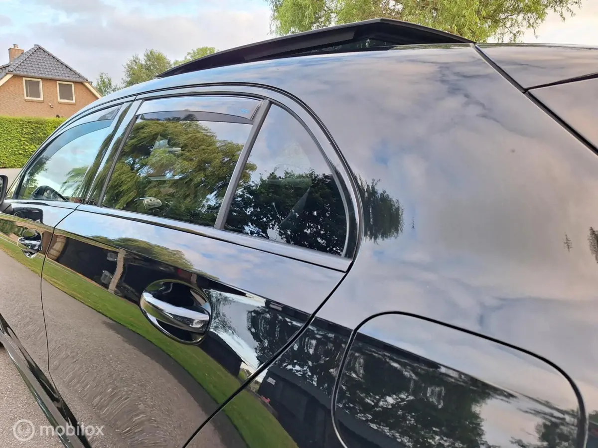 200 AMG Line NL-Auto ! BTW-Auto ! Panoramadak, 19" LM-velgen, Cruise-Control, Climate-Control, Led, Verwarmde voorstoelen.