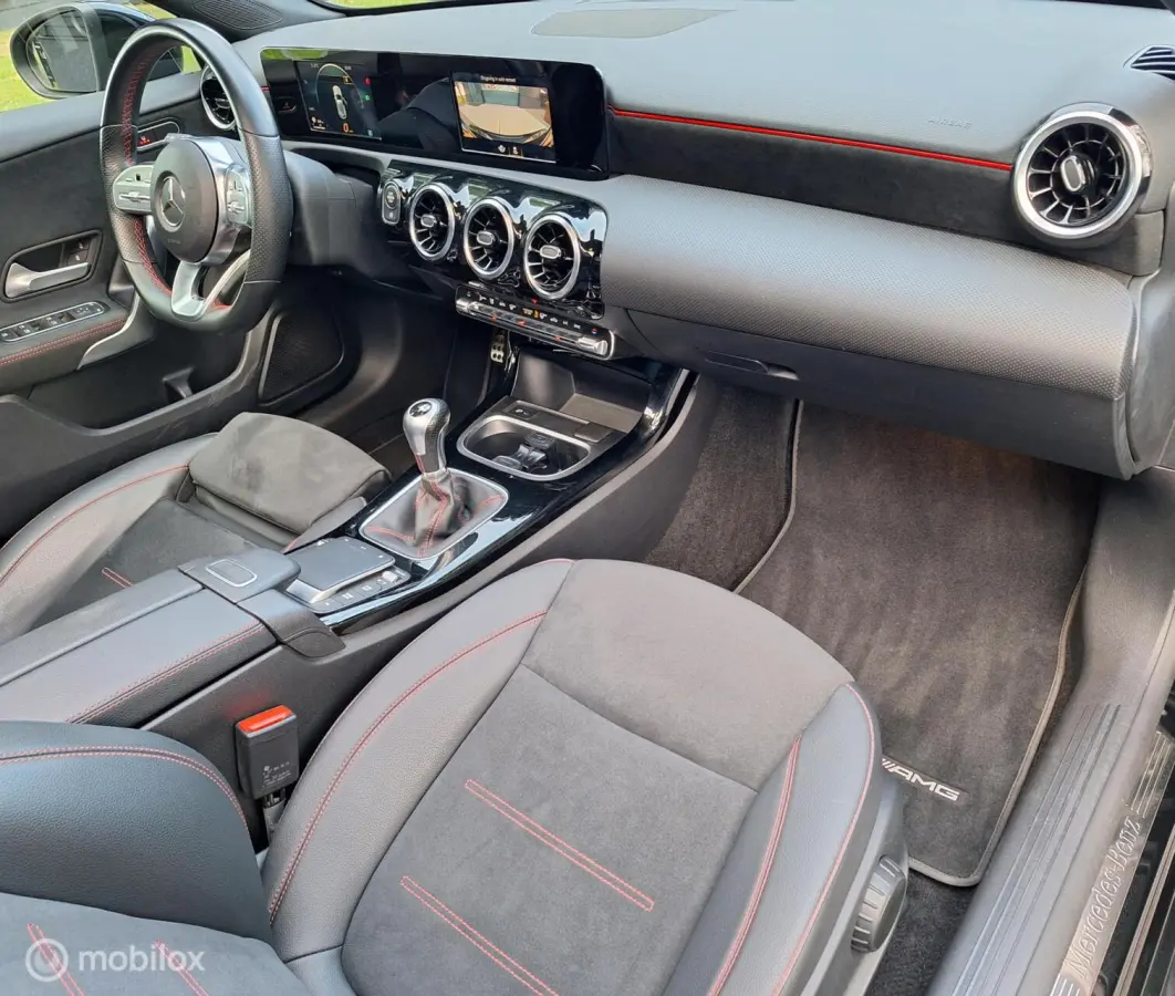200 AMG Line NL-Auto ! BTW-Auto ! Panoramadak, 19" LM-velgen, Cruise-Control, Climate-Control, Led, Verwarmde voorstoelen.