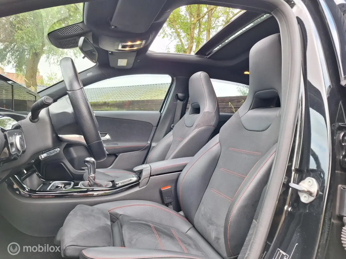 200 AMG Line NL-Auto ! BTW-Auto ! Panoramadak, 19" LM-velgen, Cruise-Control, Climate-Control, Led, Verwarmde voorstoelen.