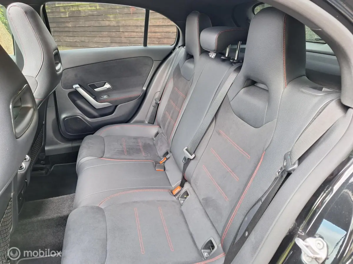200 AMG Line NL-Auto ! BTW-Auto ! Panoramadak, 19" LM-velgen, Cruise-Control, Climate-Control, Led, Verwarmde voorstoelen.