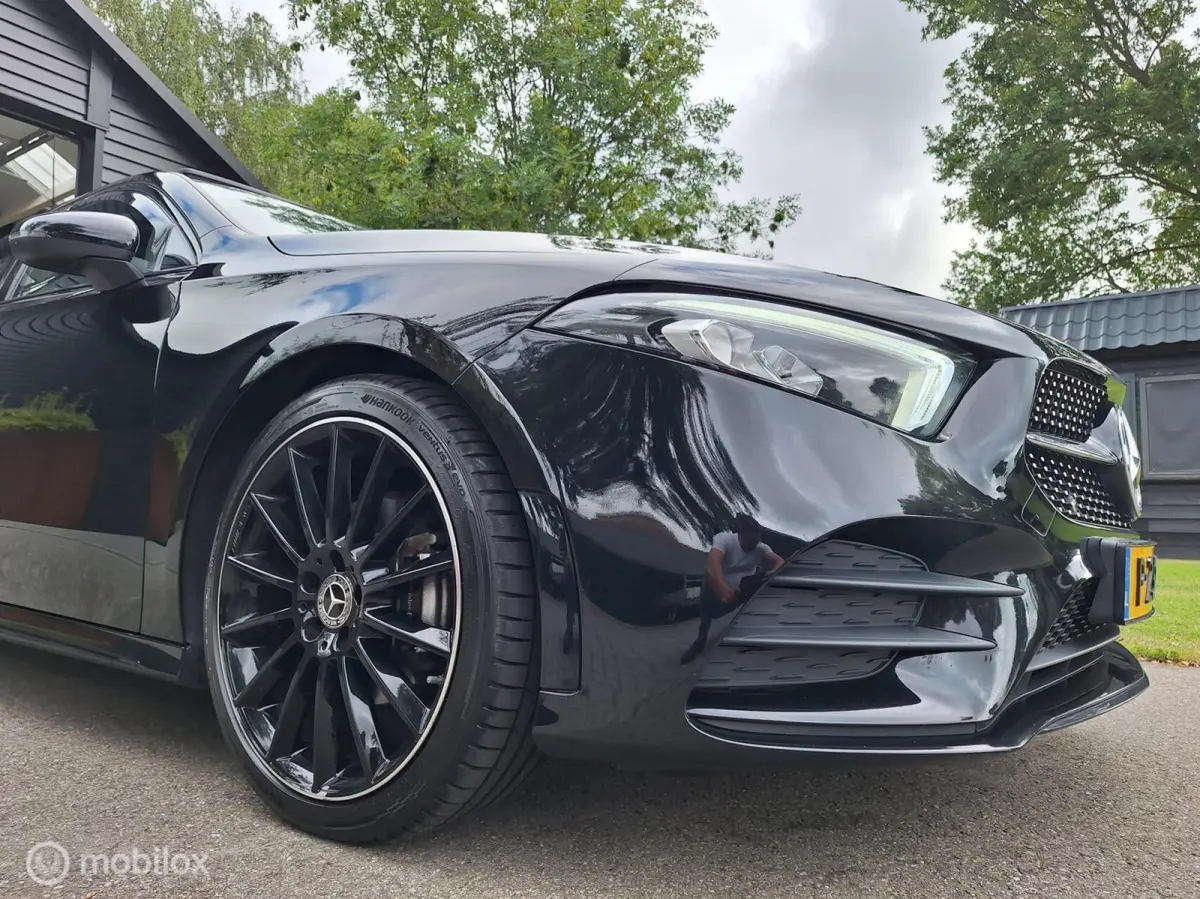200 AMG Line NL-Auto ! BTW-Auto ! Panoramadak, 19" LM-velgen, Cruise-Control, Climate-Control, Led, Verwarmde voorstoelen.