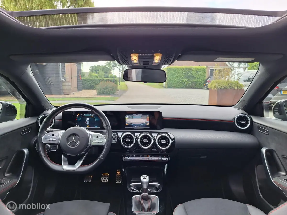 200 AMG Line NL-Auto ! BTW-Auto ! Panoramadak, 19" LM-velgen, Cruise-Control, Climate-Control, Led, Verwarmde voorstoelen.