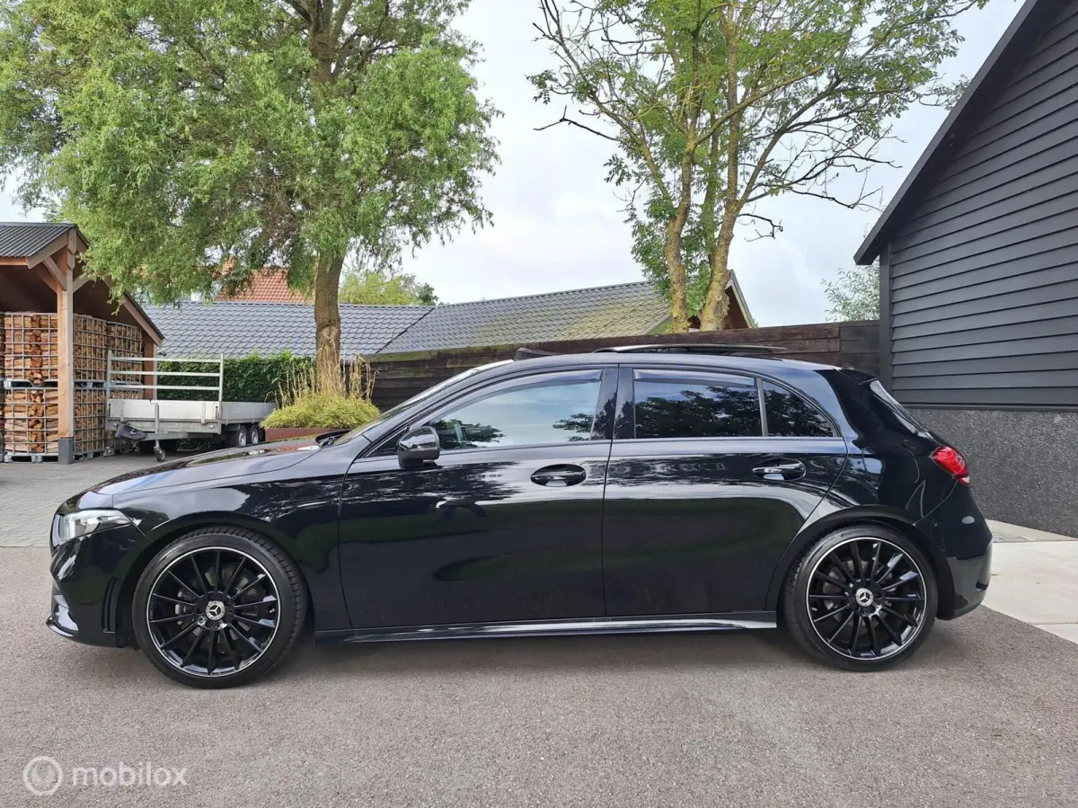 200 AMG Line NL-Auto ! BTW-Auto ! Panoramadak, 19" LM-velgen, Cruise-Control, Climate-Control, Led, Verwarmde voorstoelen.