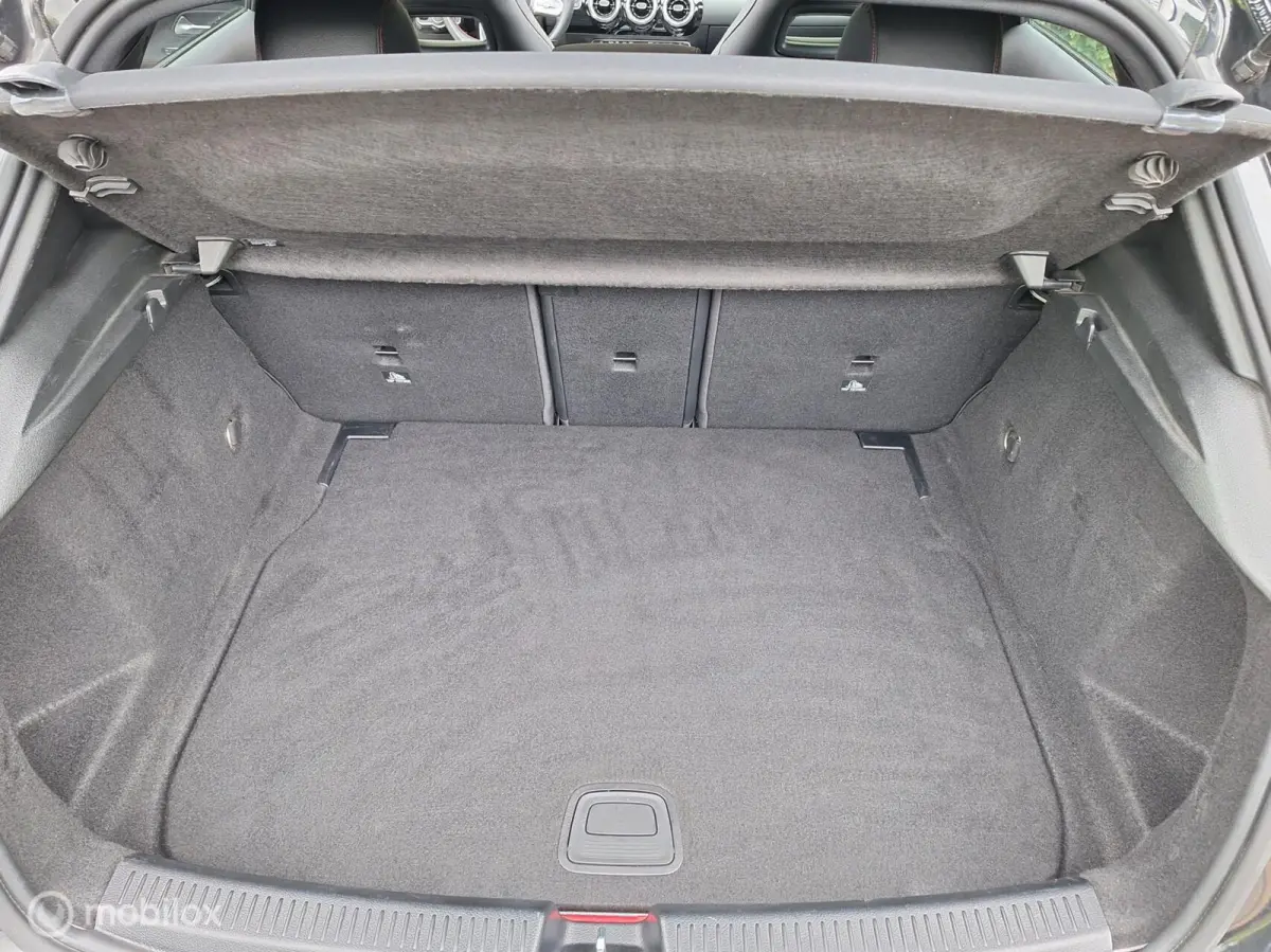 200 AMG Line NL-Auto ! BTW-Auto ! Panoramadak, 19" LM-velgen, Cruise-Control, Climate-Control, Led, Verwarmde voorstoelen.