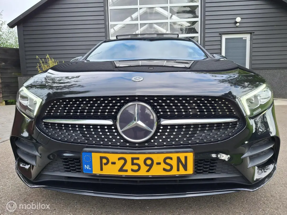 200 AMG Line NL-Auto ! BTW-Auto ! Panoramadak, 19" LM-velgen, Cruise-Control, Climate-Control, Led, Verwarmde voorstoelen.