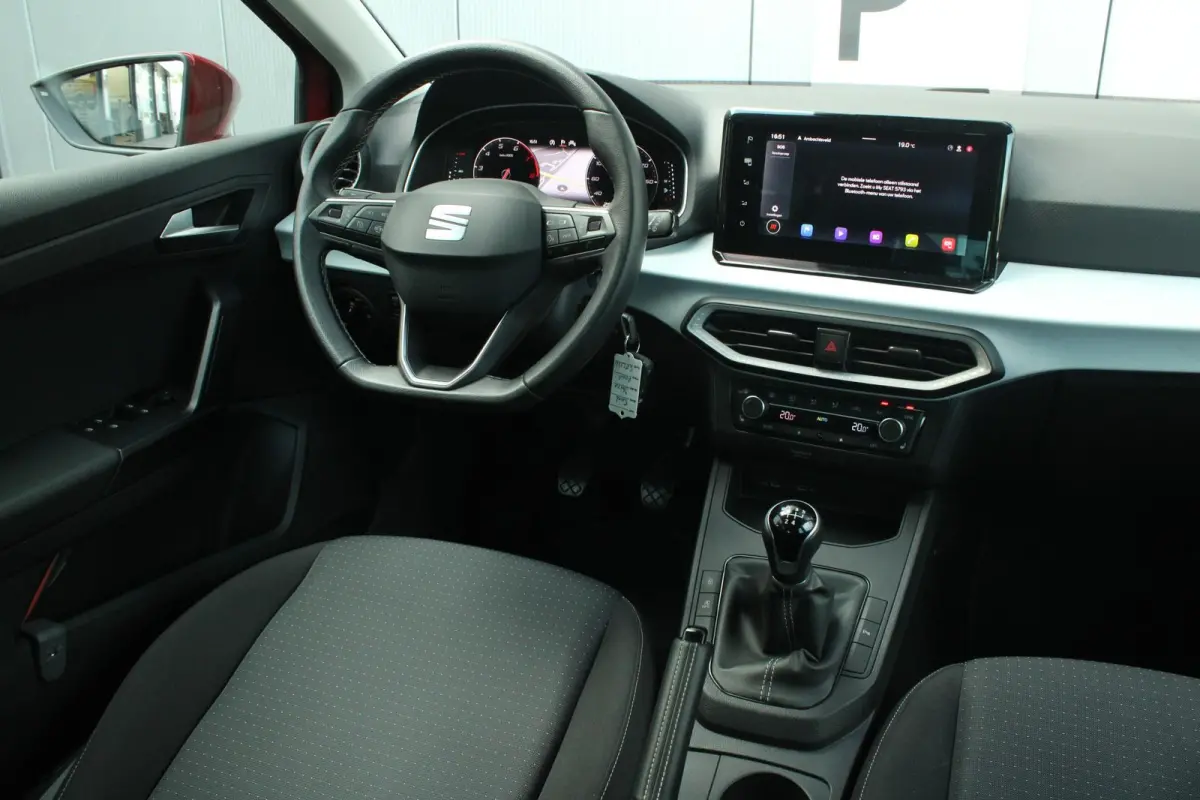 1.0 EcoTSI 95pk Style Business Intense | Cruise Control | Apple CarPlay/ Android auto | Parkeersensoren voor/ Achter | Stoelverwarming | Airco Automatische