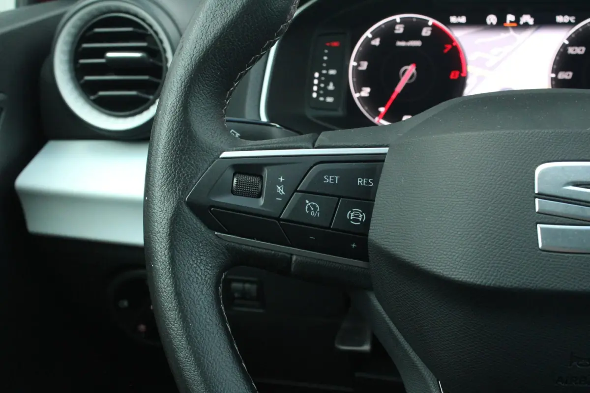 1.0 EcoTSI 95pk Style Business Intense | Cruise Control | Apple CarPlay/ Android auto | Parkeersensoren voor/ Achter | Stoelverwarming | Airco Automatische