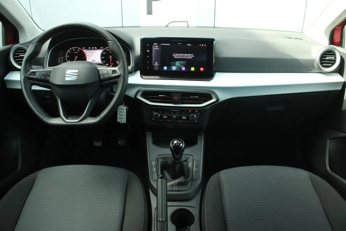 1.0 EcoTSI 95pk Style Business Intense | Cruise Control | Apple CarPlay/ Android auto | Parkeersensoren voor/ Achter | Stoelverwarming | Airco Automatische