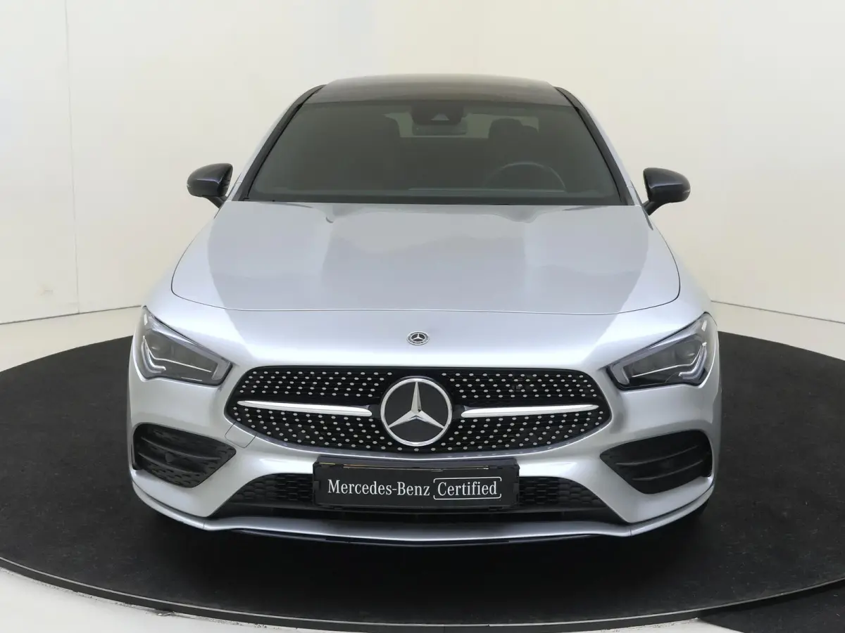 250 e AMG Line Panoramadak / Multispaakvelgen / Parkeercamera / Sfeerverlichting / Nightpakket /