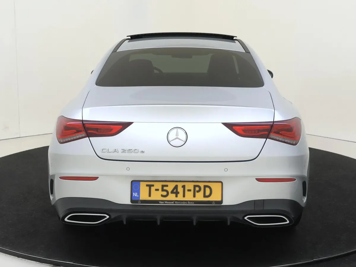 250 e AMG Line Panoramadak / Multispaakvelgen / Parkeercamera / Sfeerverlichting / Nightpakket /
