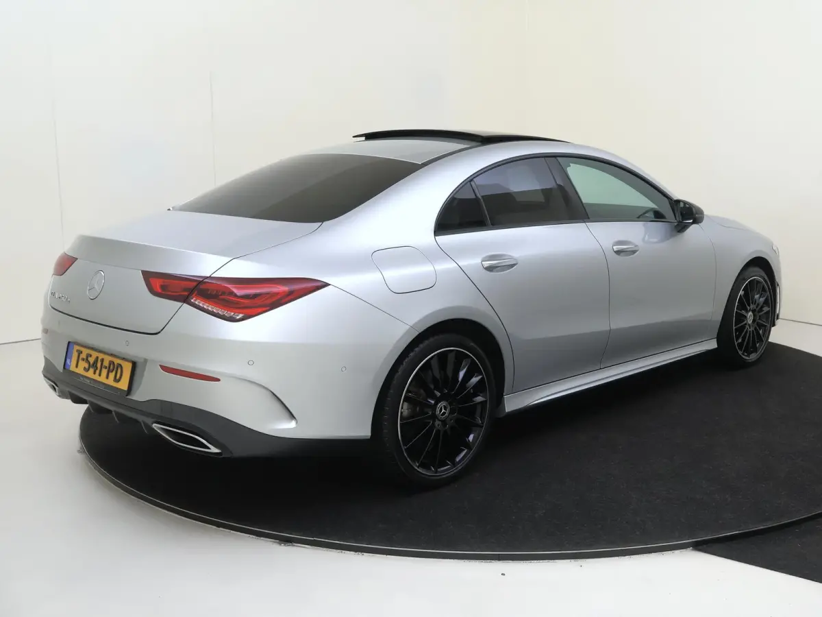 250 e AMG Line Panoramadak / Multispaakvelgen / Parkeercamera / Sfeerverlichting / Nightpakket /