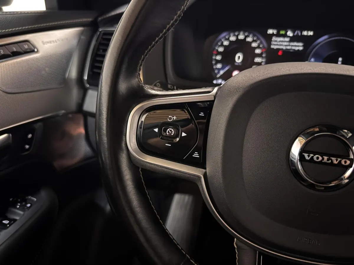 2.0 T8 Recharge AWD R-Design Pano B&W 360º Luchtvering Trekh.