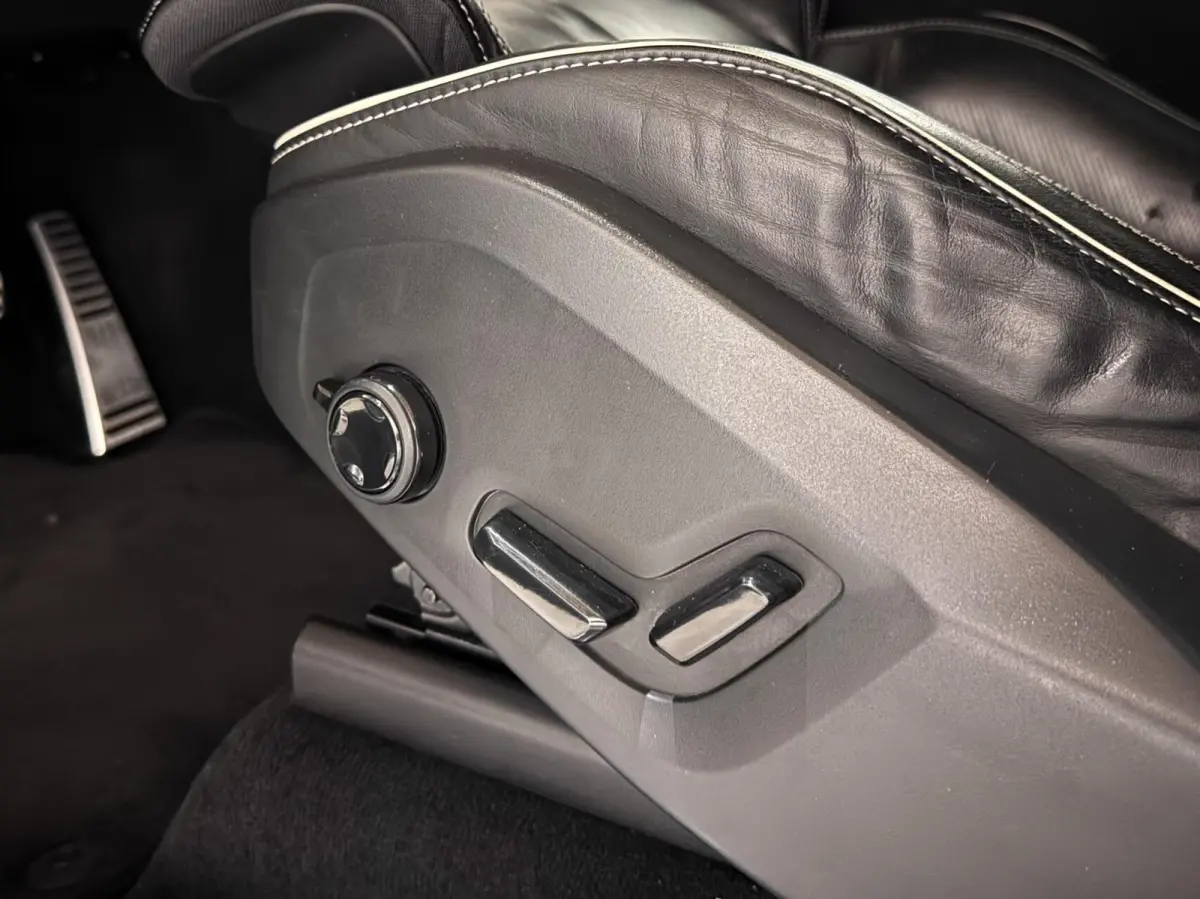 2.0 T8 Recharge AWD R-Design Pano B&W 360º Luchtvering Trekh.