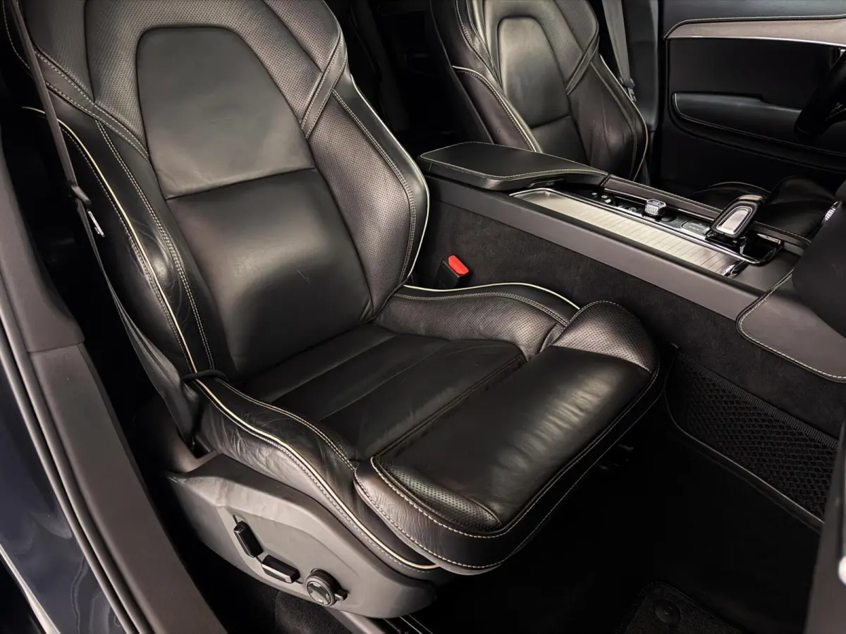 2.0 T8 Recharge AWD R-Design Pano B&W 360º Luchtvering Trekh.