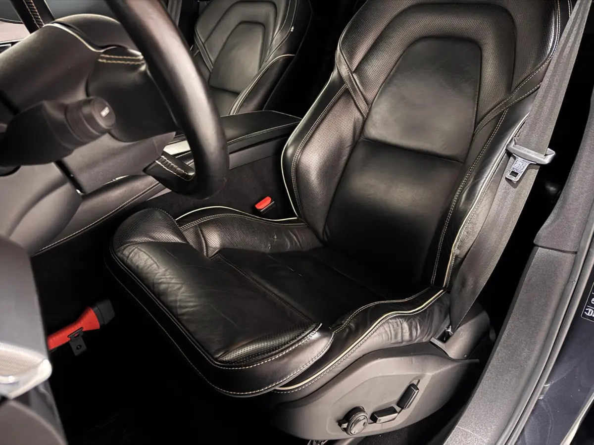 2.0 T8 Recharge AWD R-Design Pano B&W 360º Luchtvering Trekh.